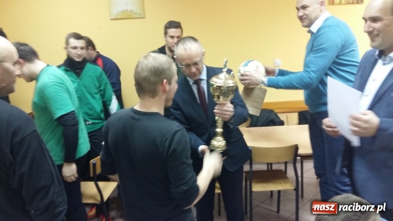 Zdjęcie w galerii na portalu naszraciborz.pl: IV edycja Rudzkiej Amatorskiej Ligi Piłki Nożnej Pięcioosobowej za nami wiadomości z regionu