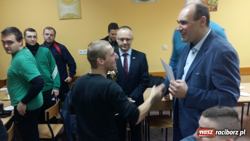 Zdjęcie w galerii na portalu naszraciborz.pl: IV edycja Rudzkiej Amatorskiej Ligi Piłki Nożnej Pięcioosobowej za nami wiadomości z regionu