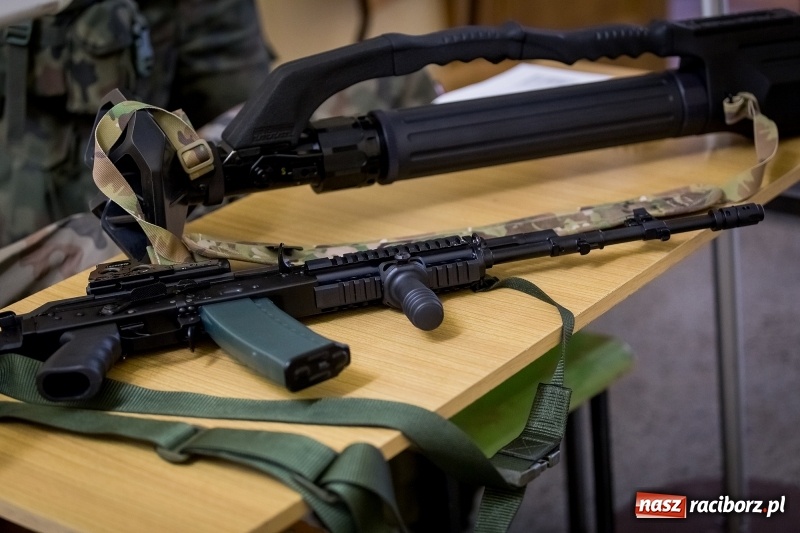 Zdjęcie w galerii na portalu naszraciborz.pl: Inauguracja Legii Akademickiej w PWSZ w Raciborzu wiadomości z regionu