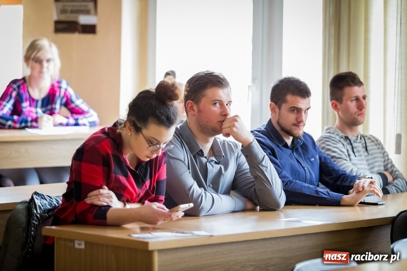 Zdjęcie w galerii na portalu naszraciborz.pl: Inauguracja Legii Akademickiej w PWSZ w Raciborzu wiadomości z regionu