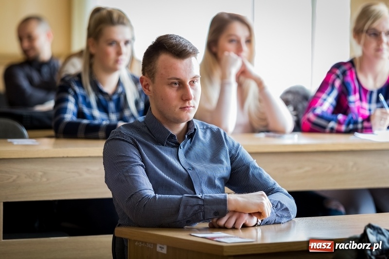 Zdjęcie w galerii na portalu naszraciborz.pl: Inauguracja Legii Akademickiej w PWSZ w Raciborzu wiadomości z regionu