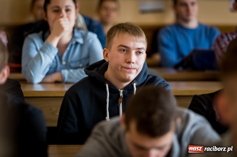 Zdjęcie w galerii na portalu naszraciborz.pl: Inauguracja Legii Akademickiej w PWSZ w Raciborzu wiadomości z regionu