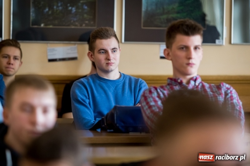 Zdjęcie w galerii na portalu naszraciborz.pl: Inauguracja Legii Akademickiej w PWSZ w Raciborzu wiadomości z regionu