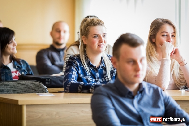 Zdjęcie w galerii na portalu naszraciborz.pl: Inauguracja Legii Akademickiej w PWSZ w Raciborzu wiadomości z regionu