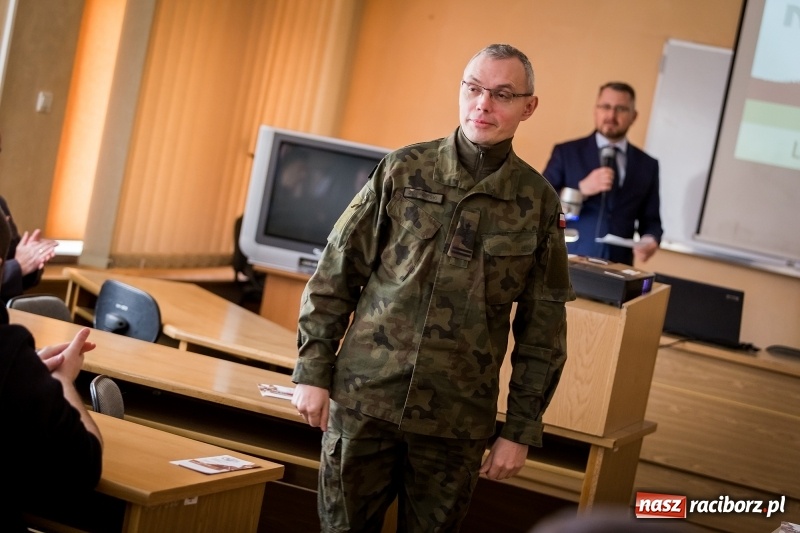 Zdjęcie w galerii na portalu naszraciborz.pl: Inauguracja Legii Akademickiej w PWSZ w Raciborzu wiadomości z regionu