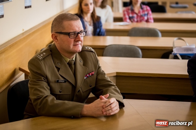 Zdjęcie w galerii na portalu naszraciborz.pl: Inauguracja Legii Akademickiej w PWSZ w Raciborzu wiadomości z regionu