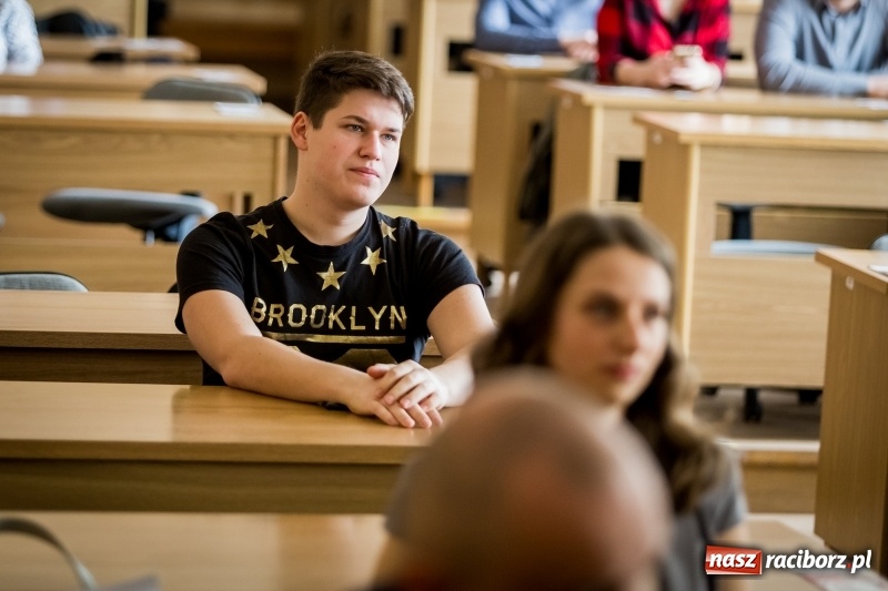 Zdjęcie w galerii na portalu naszraciborz.pl: Inauguracja Legii Akademickiej w PWSZ w Raciborzu wiadomości z regionu