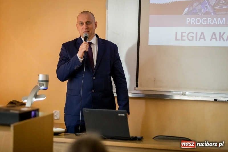 Zdjęcie w galerii na portalu naszraciborz.pl: Inauguracja Legii Akademickiej w PWSZ w Raciborzu wiadomości z regionu