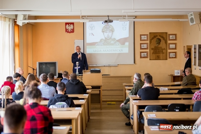Zdjęcie w galerii na portalu naszraciborz.pl: Inauguracja Legii Akademickiej w PWSZ w Raciborzu wiadomości z regionu