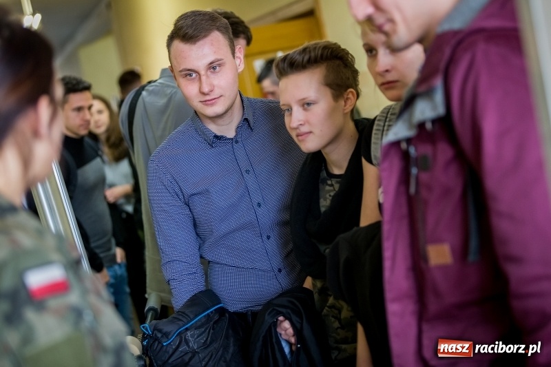 Zdjęcie w galerii na portalu naszraciborz.pl: Inauguracja Legii Akademickiej w PWSZ w Raciborzu wiadomości z regionu