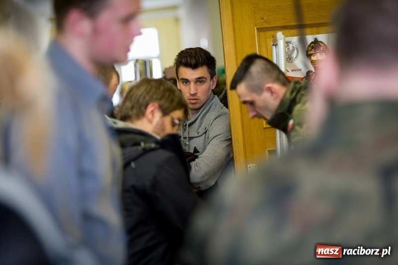 Zdjęcie w galerii na portalu naszraciborz.pl: Inauguracja Legii Akademickiej w PWSZ w Raciborzu wiadomości z regionu