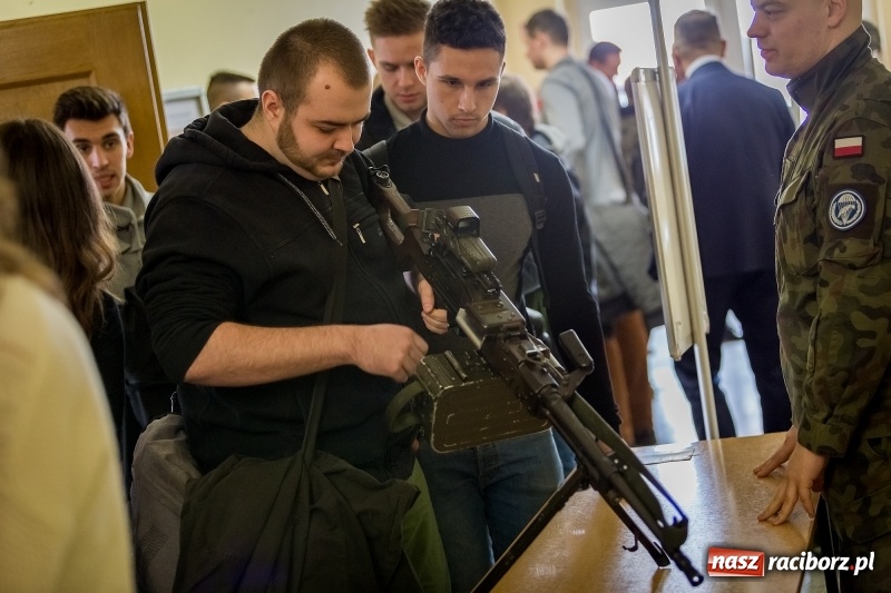 Zdjęcie w galerii na portalu naszraciborz.pl: Inauguracja Legii Akademickiej w PWSZ w Raciborzu wiadomości z regionu