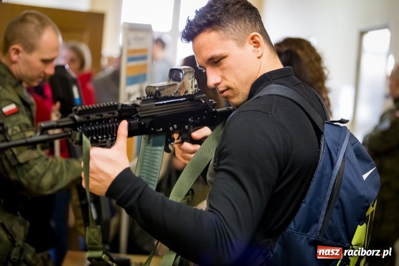 Zdjęcie w galerii na portalu naszraciborz.pl: Inauguracja Legii Akademickiej w PWSZ w Raciborzu wiadomości z regionu