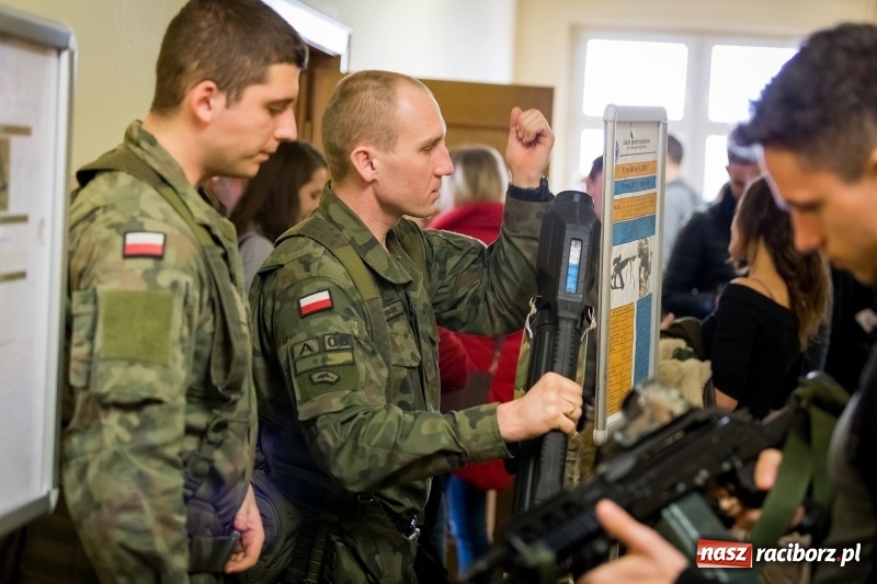 Zdjęcie w galerii na portalu naszraciborz.pl: Inauguracja Legii Akademickiej w PWSZ w Raciborzu wiadomości z regionu