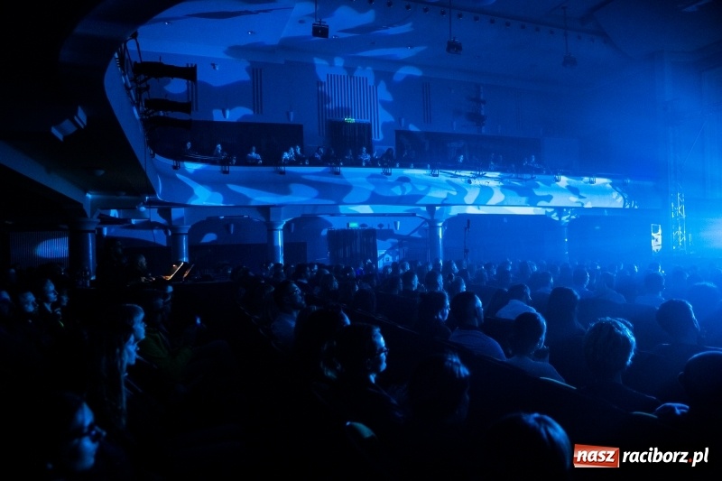 Zdjęcie w galerii na portalu naszraciborz.pl: Kortez na deskach Raciborskiego Centrum Kultury wiadomości z regionu