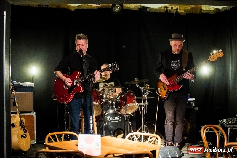 Zdjęcie w galerii na portalu naszraciborz.pl: Koncert St. James Hotel na Końcu Świata wiadomości z regionu