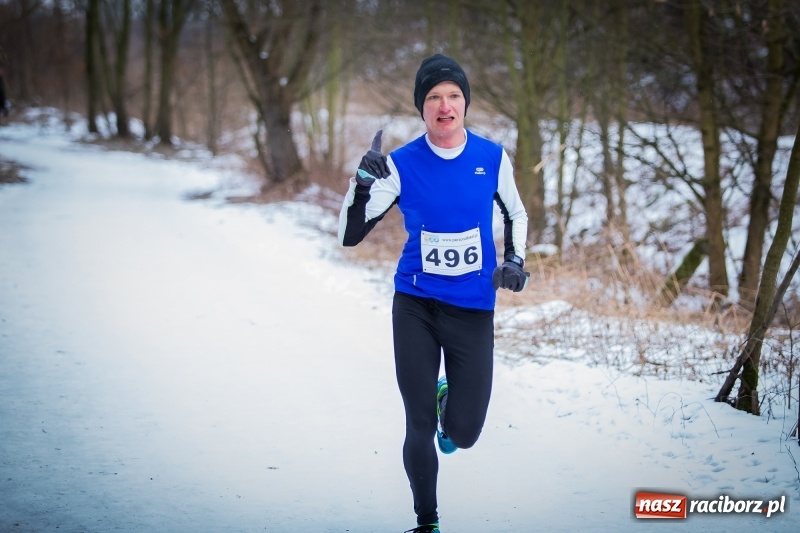 Zdjęcie w galerii na portalu naszraciborz.pl: Mróz, lód i śnieg niestraszny biegaczom. Blisko 500 twardzieli pokonało trasę w Oborze wiadomości z regionu