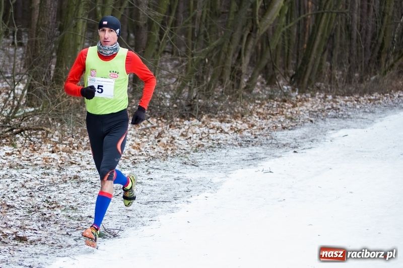 Zdjęcie w galerii na portalu naszraciborz.pl: Mróz, lód i śnieg niestraszny biegaczom. Blisko 500 twardzieli pokonało trasę w Oborze wiadomości z regionu
