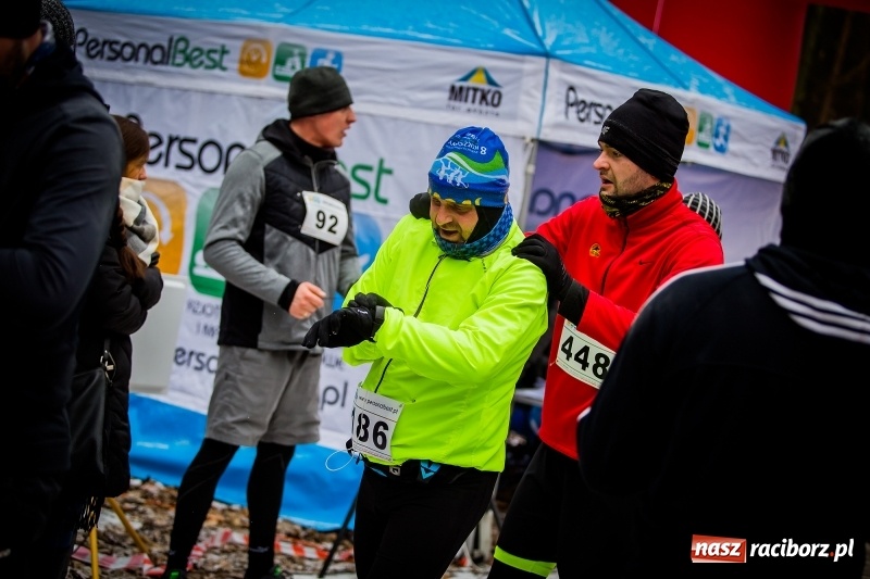 Zdjęcie w galerii na portalu naszraciborz.pl: Mróz, lód i śnieg niestraszny biegaczom. Blisko 500 twardzieli pokonało trasę w Oborze wiadomości z regionu