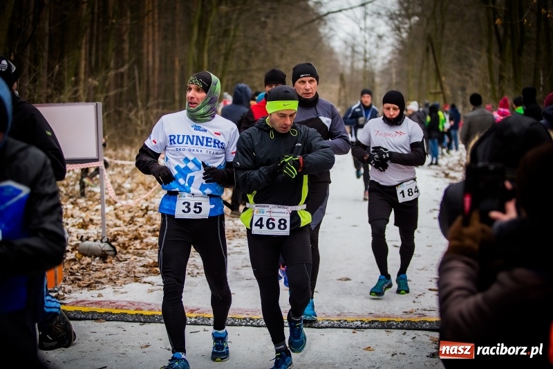 Zdjęcie w galerii na portalu naszraciborz.pl: Mróz, lód i śnieg niestraszny biegaczom. Blisko 500 twardzieli pokonało trasę w Oborze wiadomości z regionu