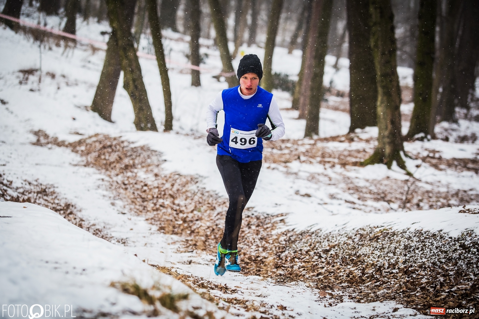 Zdjęcie w galerii na portalu naszraciborz.pl: Mróz, lód i śnieg niestraszny biegaczom. Blisko 500 twardzieli pokonało trasę w Oborze wiadomości z regionu