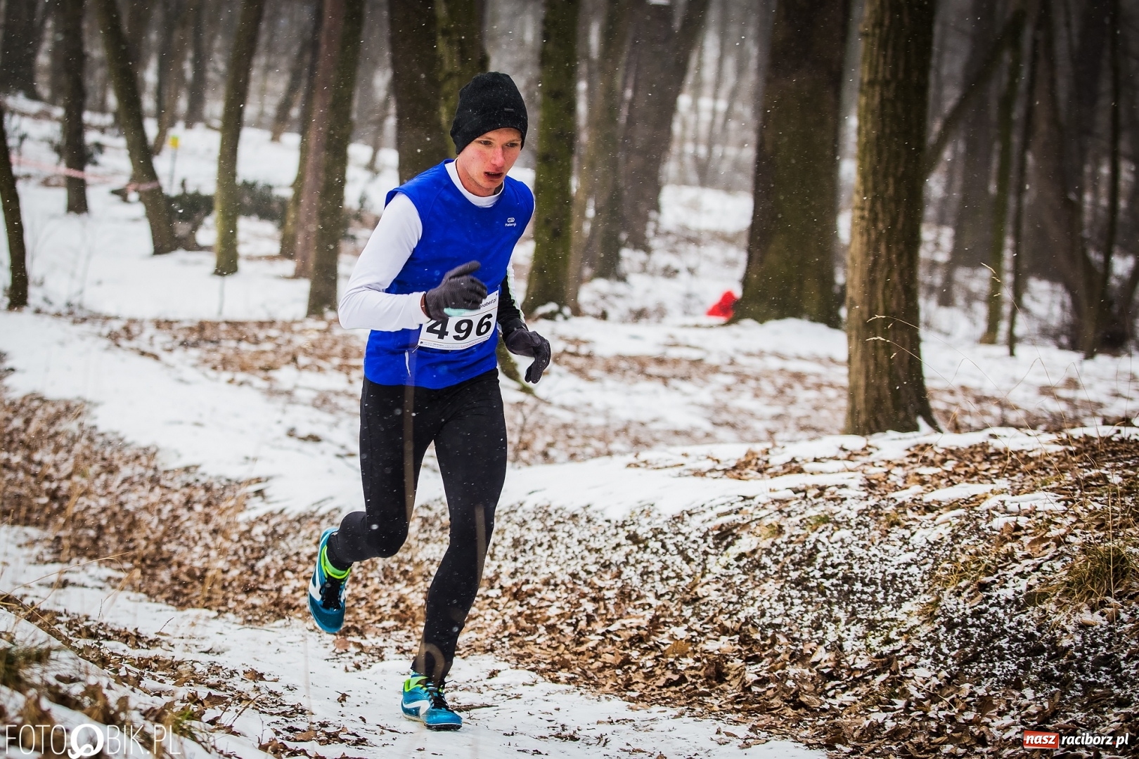 Zdjęcie w galerii na portalu naszraciborz.pl: Mróz, lód i śnieg niestraszny biegaczom. Blisko 500 twardzieli pokonało trasę w Oborze wiadomości z regionu