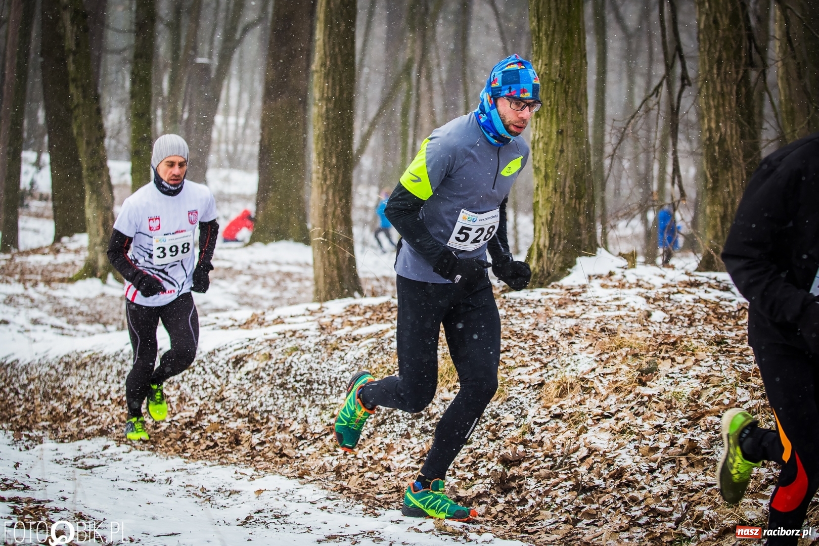 Zdjęcie w galerii na portalu naszraciborz.pl: Mróz, lód i śnieg niestraszny biegaczom. Blisko 500 twardzieli pokonało trasę w Oborze wiadomości z regionu