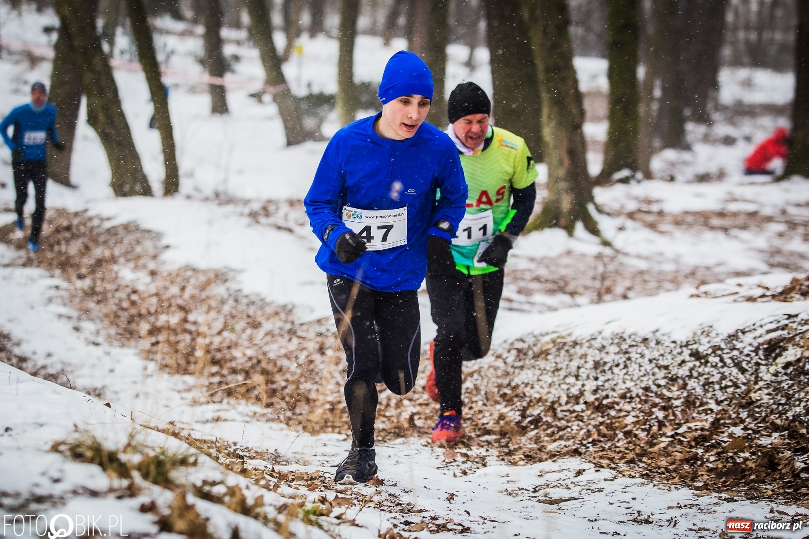 Zdjęcie w galerii na portalu naszraciborz.pl: Mróz, lód i śnieg niestraszny biegaczom. Blisko 500 twardzieli pokonało trasę w Oborze wiadomości z regionu