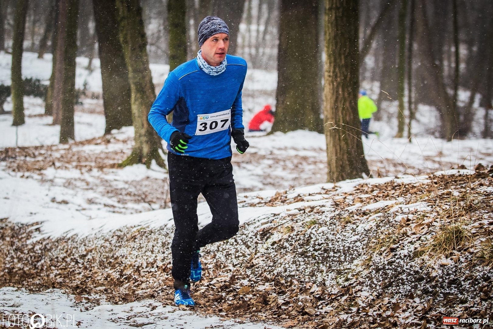 Zdjęcie w galerii na portalu naszraciborz.pl: Mróz, lód i śnieg niestraszny biegaczom. Blisko 500 twardzieli pokonało trasę w Oborze wiadomości z regionu