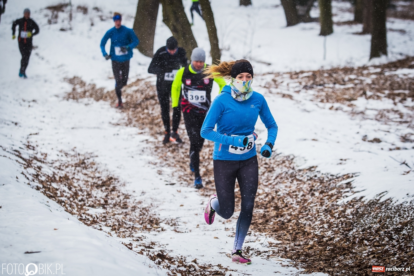 Zdjęcie w galerii na portalu naszraciborz.pl: Mróz, lód i śnieg niestraszny biegaczom. Blisko 500 twardzieli pokonało trasę w Oborze wiadomości z regionu