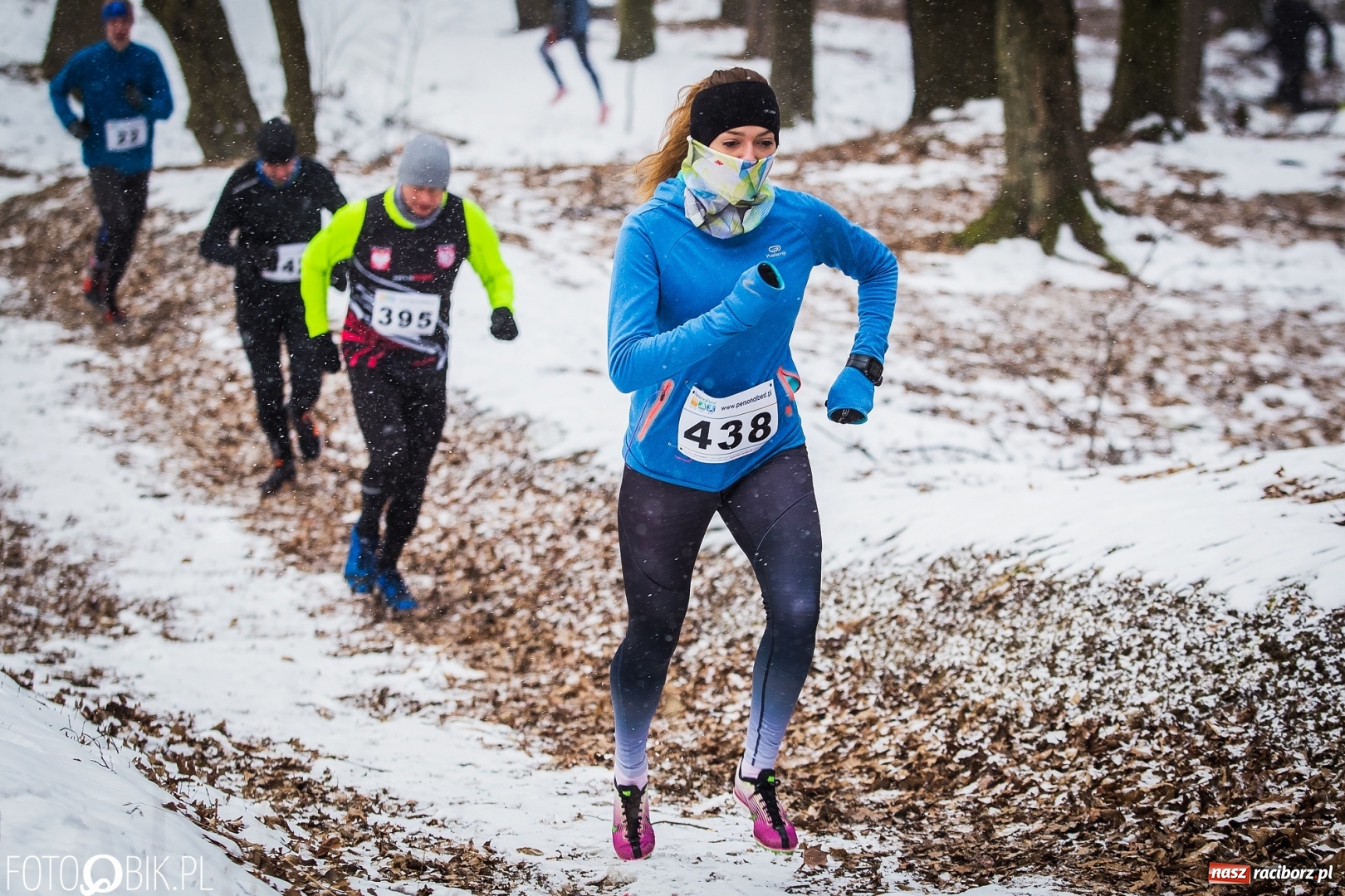Zdjęcie w galerii na portalu naszraciborz.pl: Mróz, lód i śnieg niestraszny biegaczom. Blisko 500 twardzieli pokonało trasę w Oborze wiadomości z regionu