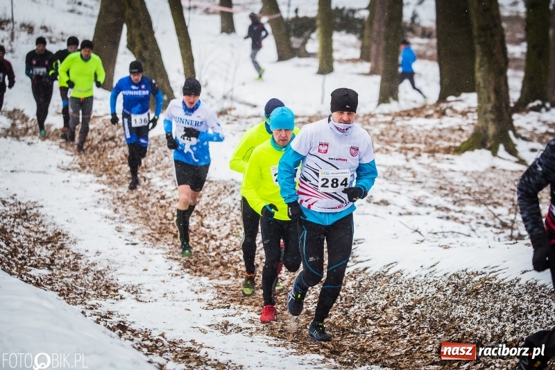 Zdjęcie w galerii na portalu naszraciborz.pl: Mróz, lód i śnieg niestraszny biegaczom. Blisko 500 twardzieli pokonało trasę w Oborze wiadomości z regionu