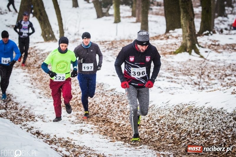 Zdjęcie w galerii na portalu naszraciborz.pl: Mróz, lód i śnieg niestraszny biegaczom. Blisko 500 twardzieli pokonało trasę w Oborze wiadomości z regionu