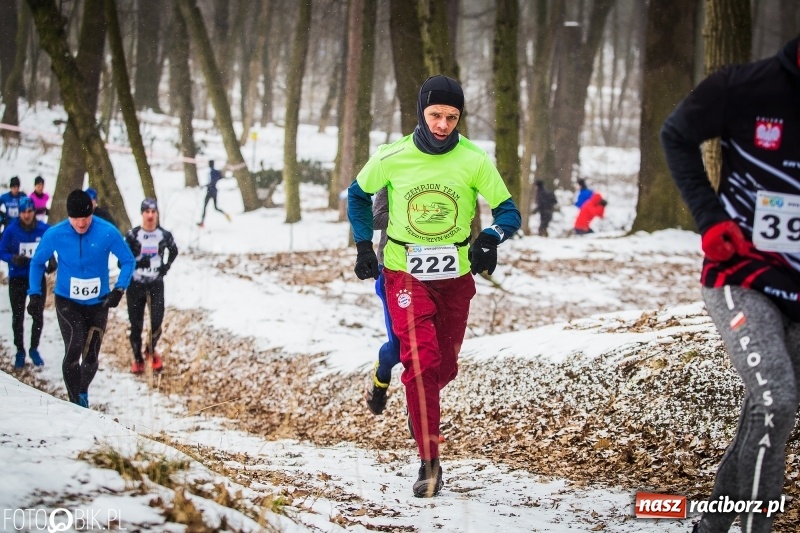 Zdjęcie w galerii na portalu naszraciborz.pl: Mróz, lód i śnieg niestraszny biegaczom. Blisko 500 twardzieli pokonało trasę w Oborze wiadomości z regionu