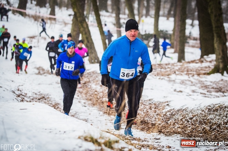 Zdjęcie w galerii na portalu naszraciborz.pl: Mróz, lód i śnieg niestraszny biegaczom. Blisko 500 twardzieli pokonało trasę w Oborze wiadomości z regionu