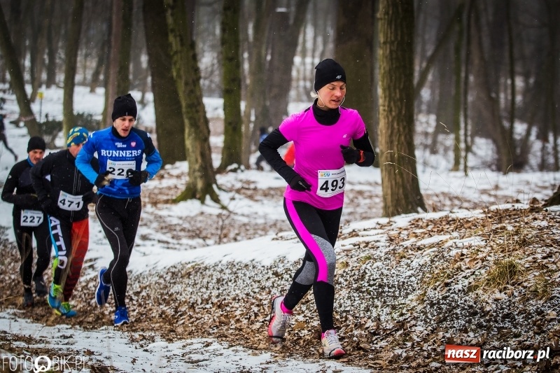 Zdjęcie w galerii na portalu naszraciborz.pl: Mróz, lód i śnieg niestraszny biegaczom. Blisko 500 twardzieli pokonało trasę w Oborze wiadomości z regionu