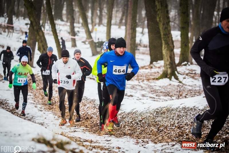 Zdjęcie w galerii na portalu naszraciborz.pl: Mróz, lód i śnieg niestraszny biegaczom. Blisko 500 twardzieli pokonało trasę w Oborze wiadomości z regionu