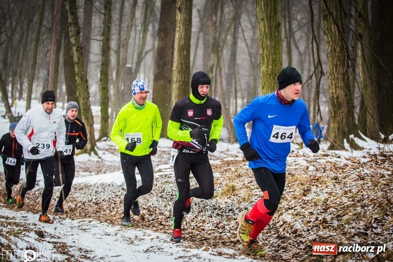 Zdjęcie w galerii na portalu naszraciborz.pl: Mróz, lód i śnieg niestraszny biegaczom. Blisko 500 twardzieli pokonało trasę w Oborze wiadomości z regionu