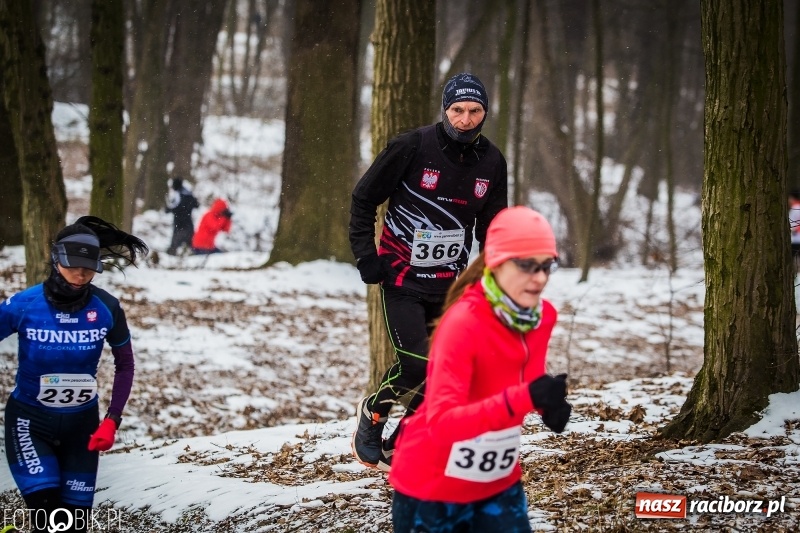 Zdjęcie w galerii na portalu naszraciborz.pl: Mróz, lód i śnieg niestraszny biegaczom. Blisko 500 twardzieli pokonało trasę w Oborze wiadomości z regionu