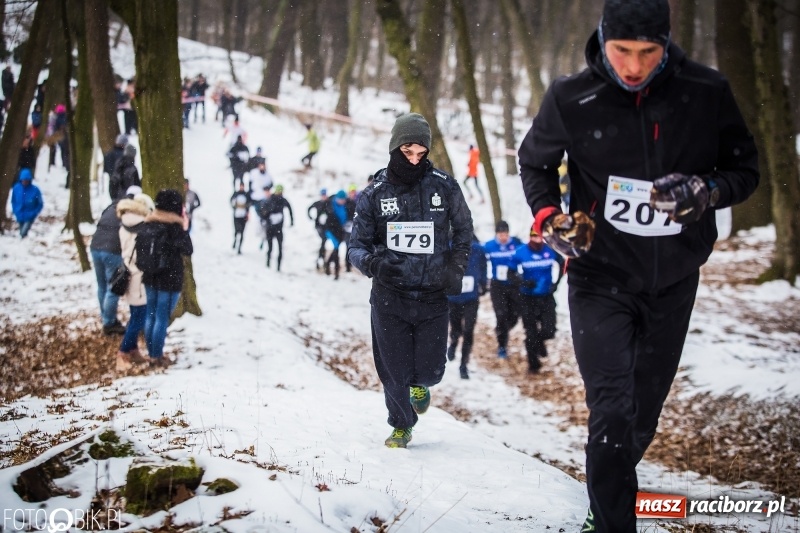 Zdjęcie w galerii na portalu naszraciborz.pl: Mróz, lód i śnieg niestraszny biegaczom. Blisko 500 twardzieli pokonało trasę w Oborze wiadomości z regionu
