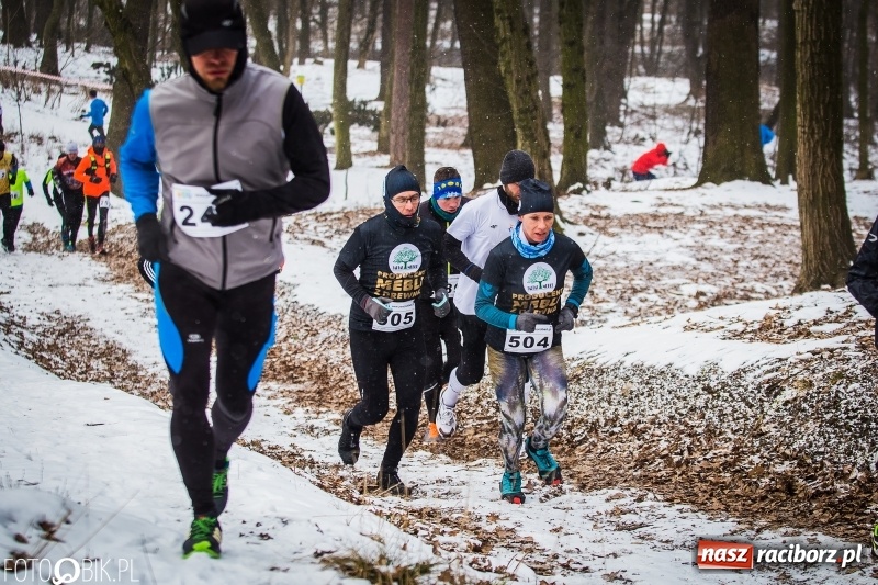 Zdjęcie w galerii na portalu naszraciborz.pl: Mróz, lód i śnieg niestraszny biegaczom. Blisko 500 twardzieli pokonało trasę w Oborze wiadomości z regionu