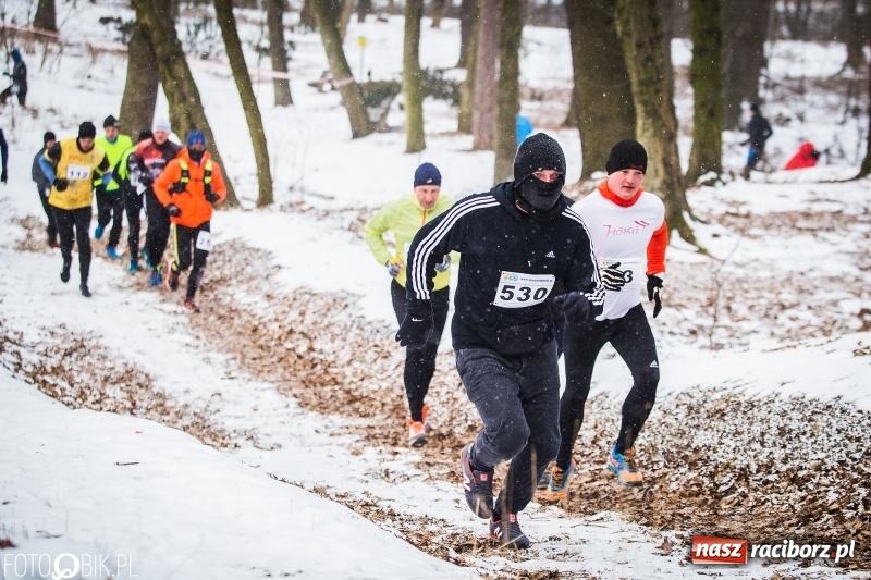 Zdjęcie w galerii na portalu naszraciborz.pl: Mróz, lód i śnieg niestraszny biegaczom. Blisko 500 twardzieli pokonało trasę w Oborze wiadomości z regionu