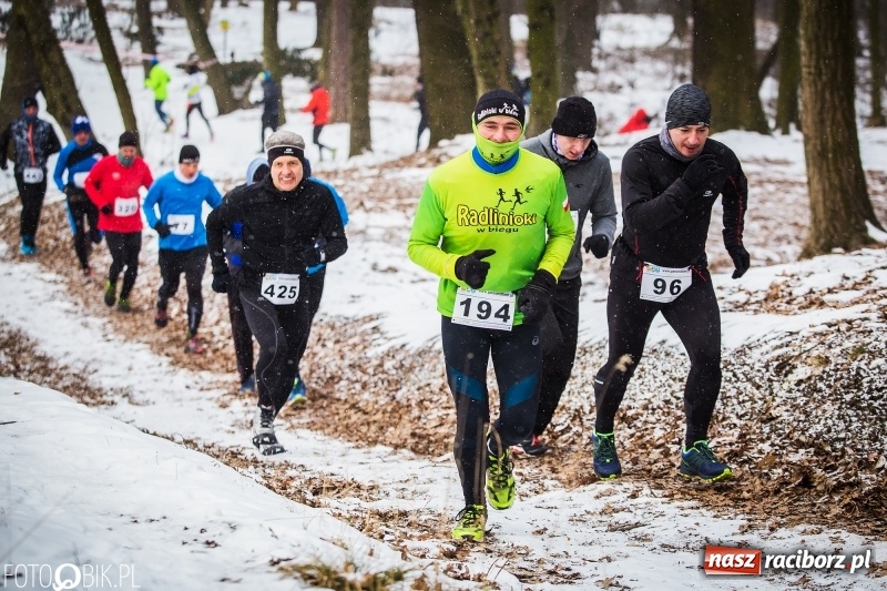 Zdjęcie w galerii na portalu naszraciborz.pl: Mróz, lód i śnieg niestraszny biegaczom. Blisko 500 twardzieli pokonało trasę w Oborze wiadomości z regionu