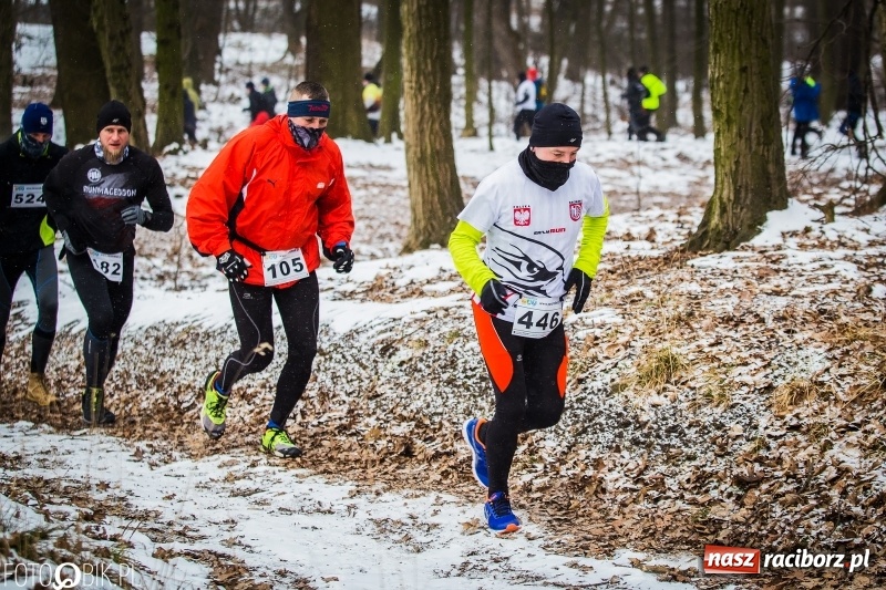 Zdjęcie w galerii na portalu naszraciborz.pl: Mróz, lód i śnieg niestraszny biegaczom. Blisko 500 twardzieli pokonało trasę w Oborze wiadomości z regionu
