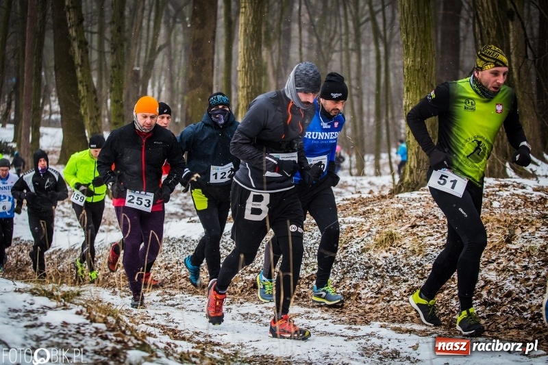Zdjęcie w galerii na portalu naszraciborz.pl: Mróz, lód i śnieg niestraszny biegaczom. Blisko 500 twardzieli pokonało trasę w Oborze wiadomości z regionu