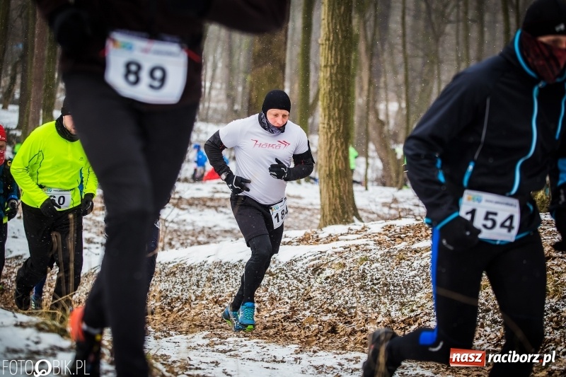 Zdjęcie w galerii na portalu naszraciborz.pl: Mróz, lód i śnieg niestraszny biegaczom. Blisko 500 twardzieli pokonało trasę w Oborze wiadomości z regionu
