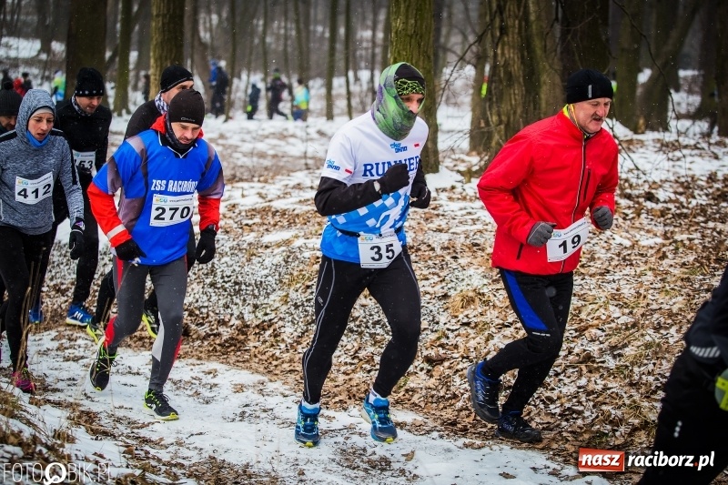 Zdjęcie w galerii na portalu naszraciborz.pl: Mróz, lód i śnieg niestraszny biegaczom. Blisko 500 twardzieli pokonało trasę w Oborze wiadomości z regionu