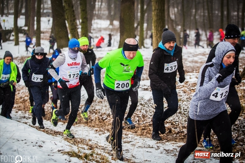 Zdjęcie w galerii na portalu naszraciborz.pl: Mróz, lód i śnieg niestraszny biegaczom. Blisko 500 twardzieli pokonało trasę w Oborze wiadomości z regionu