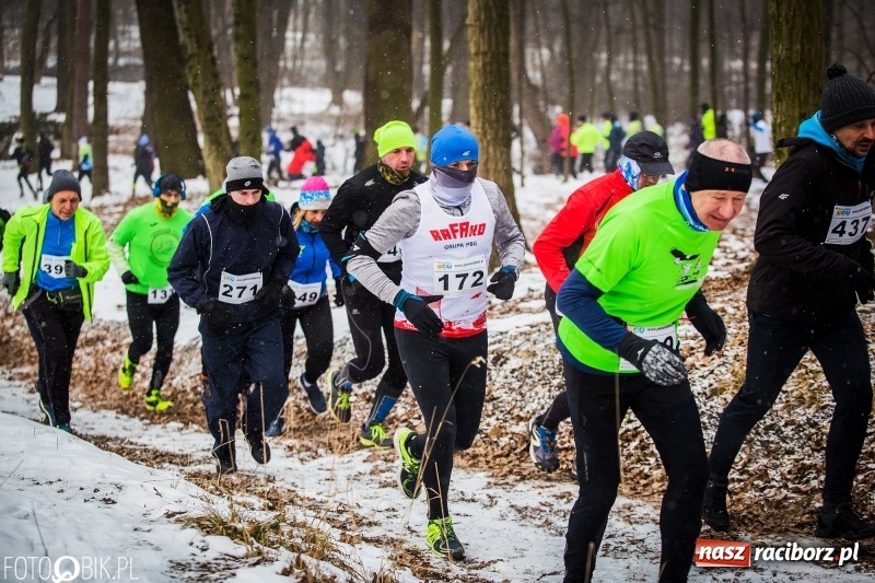 Zdjęcie w galerii na portalu naszraciborz.pl: Mróz, lód i śnieg niestraszny biegaczom. Blisko 500 twardzieli pokonało trasę w Oborze wiadomości z regionu
