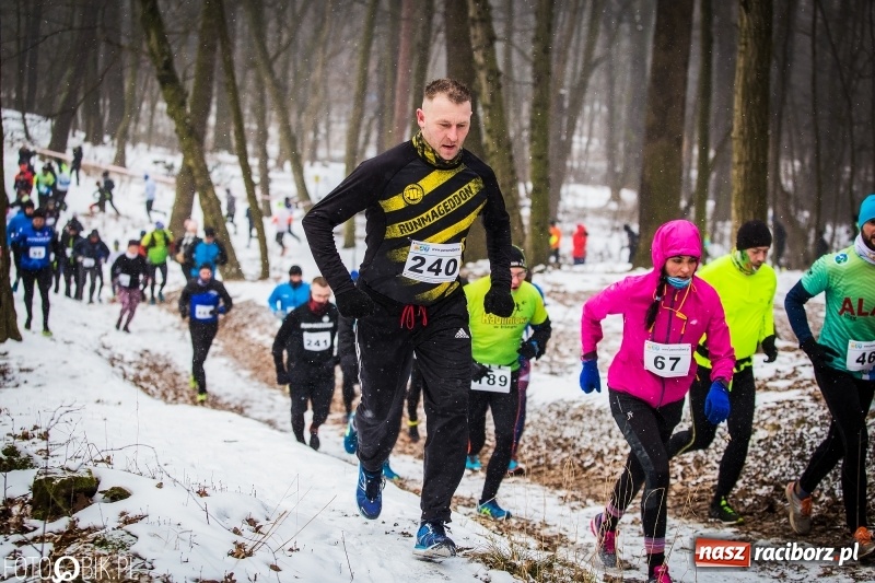 Zdjęcie w galerii na portalu naszraciborz.pl: Mróz, lód i śnieg niestraszny biegaczom. Blisko 500 twardzieli pokonało trasę w Oborze wiadomości z regionu